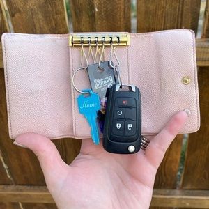 Authentic Louis Vuitton 6 key holder